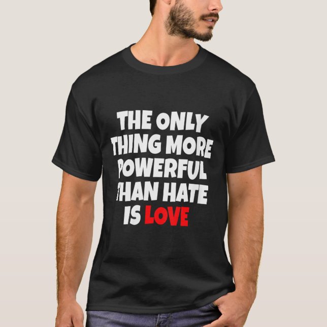 Camiseta O amor é a única coisa mais poderosa do que o ódio (Frente)