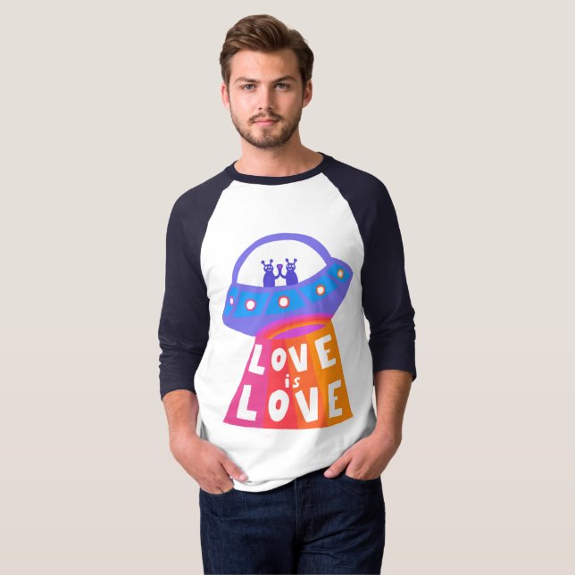 Camiseta O AMOR É Aliens espaciais Coloridos Orgulho Arco-Í (Frente Completa)