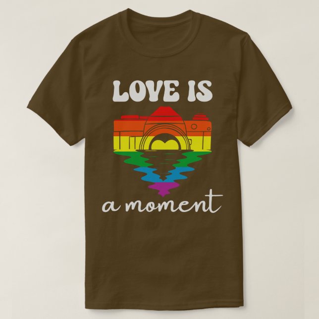 Camiseta O amor é o momento da câmera LGBT (Frente do Design)