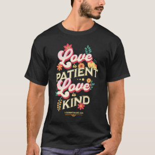 Camiseta O amor é o paciente 1 Corinthians 13 4 Bíblia cató