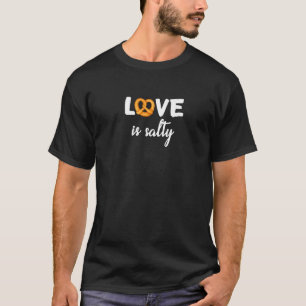 Camiseta O Amor É Salgado Pretzel Pastel Salgado