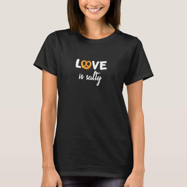 Camiseta O Amor É Salgado Pretzel Pastel Salgado (Frente)