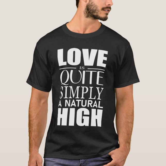 Camiseta O amor é simplesmente um alto natural (Frente)