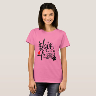 Camiseta O amor é um t-shirt equipado com pernas de 4