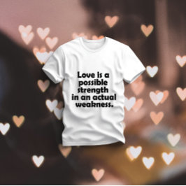 Camiseta O amor é uma força possível numa fraqueza real