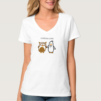 Camiseta O "AMOR É V-pescoço do AMOR" (as mulheres)