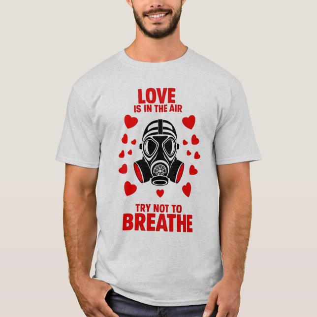 Camiseta O Amor Engraçado está no ar tentando não respirar (Frente)