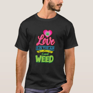 Camiseta O Amor Está No Ar E Cheira Como Uma Boa Semana En