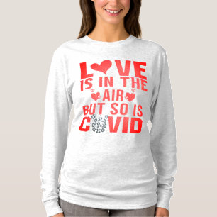 Camiseta O amor está no ar, mas também a T-Shirt