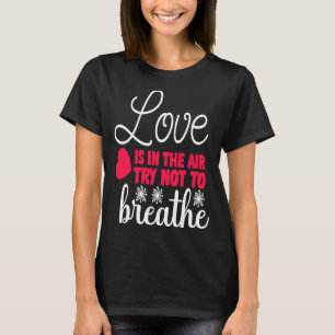 Camiseta O Amor Está No Ar Tente Não Respirar Anti Valent