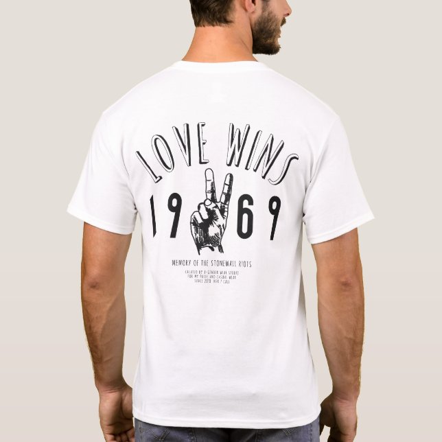 Camiseta O Amor Ganha A Estd. 1969, LGBTQ e gay (Verso)