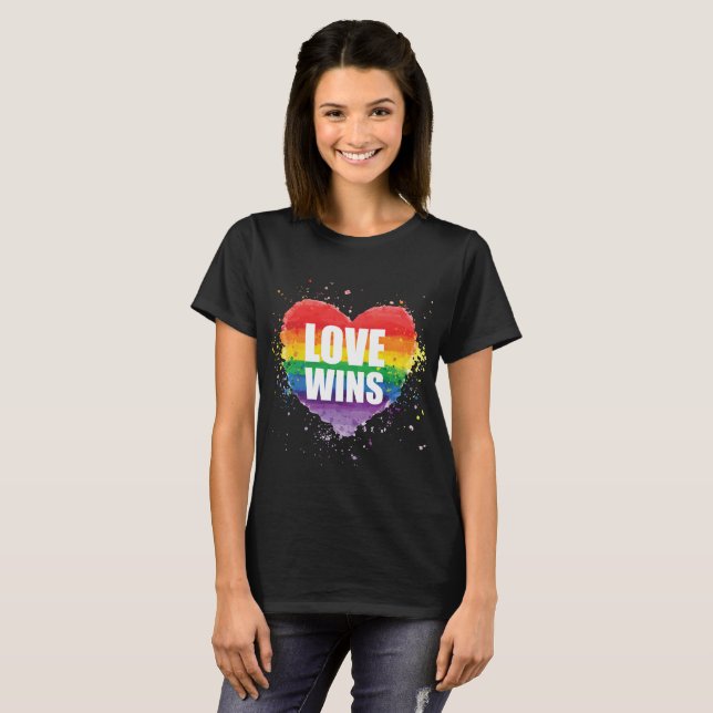 Camiseta O amor ganha o Tshirt do orgulho de LGBT para (Frente Completa)
