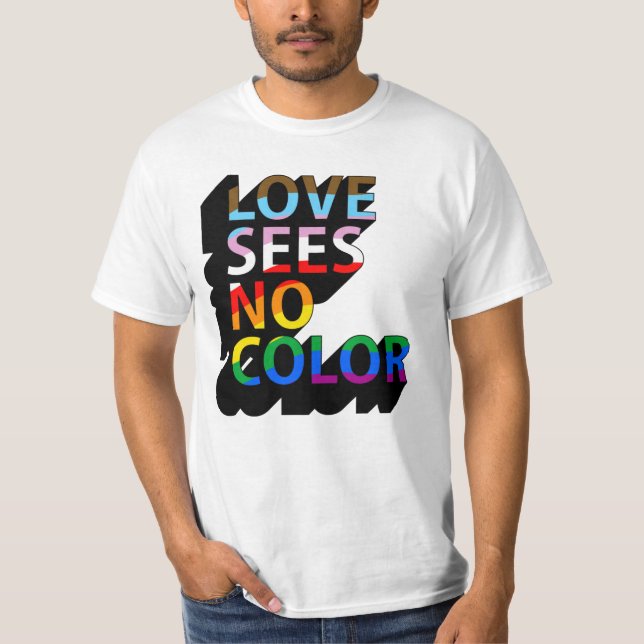 CAMISETA O AMOR NÃO VÊ COR (Frente)