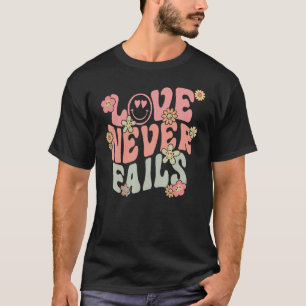 Camiseta O amor nunca falha com as palavras na trena estéti