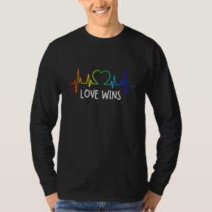 Camiseta O Amor Vence Coração Latejante Arco-íris Orgulho L