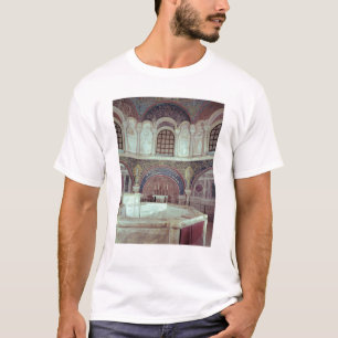 Camiseta O apse com a pia batismal baptismal