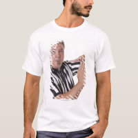 O árbitro com tempo para fora sinaliza e assobia