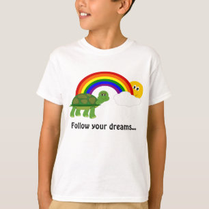 Camiseta O arco-íris de seguimento da tartaruga segue seus