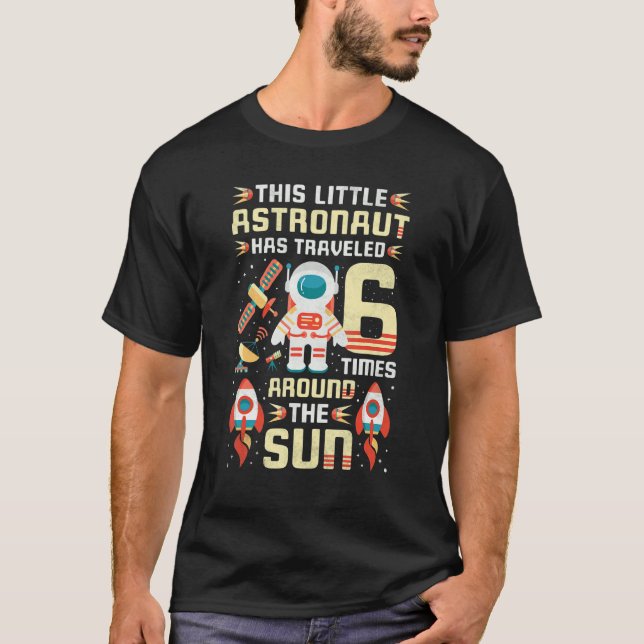 Camiseta O Astronauta De Aniversário De 6 Viajou 6 Vezes (Frente)