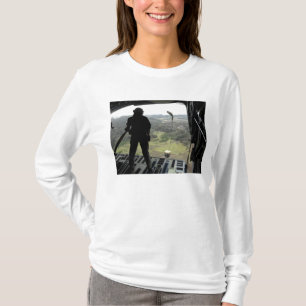 Camiseta O aviador olha um pacote da prática cair