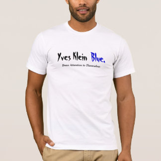 Camiseta O azul de Yves Klein… tira a atenção a se