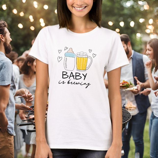 Camiseta O Bebê Está A Criar Mamães De Vidro De Cerveja Par (Criador carregado)