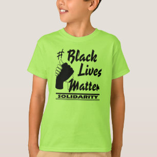 Camiseta O #Black vive miúdos da solidariedade da matéria