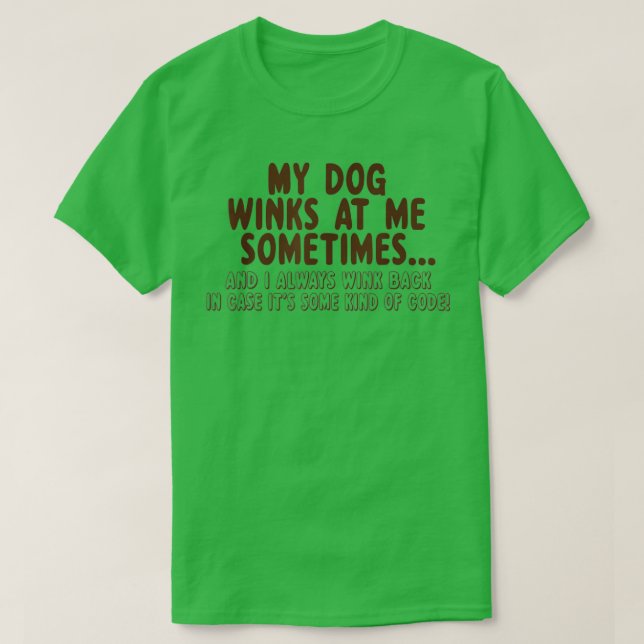 Camiseta O Cachorro Engraçado Deu-Me Piscar os olhos De Cac (Frente do Design)