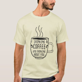 Camiseta O Café bebendo E O Coffeine Pensador São Engraçado