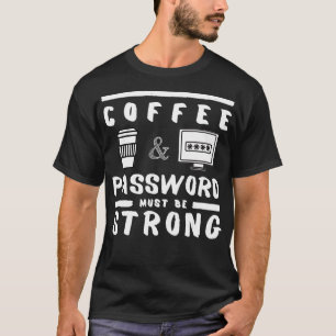 Camiseta O café e a senha devem ser fortes e fortes.