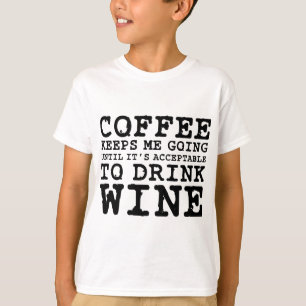Camiseta O café mantem-me ir até o vinho