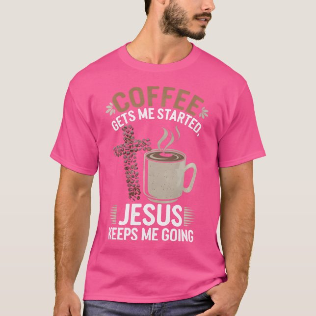 Camiseta O Café Me Começou Jesus Me Mantém Indo Para Um (Frente)