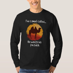 Camiseta O Camelo Chamado Ele Quer de Volta seu Dedo do Des