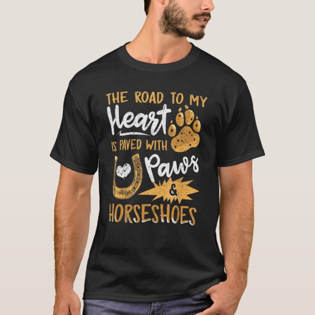 Camiseta O Caminho Para O Meu Coração Está Pavado Com Ferra (Frente)