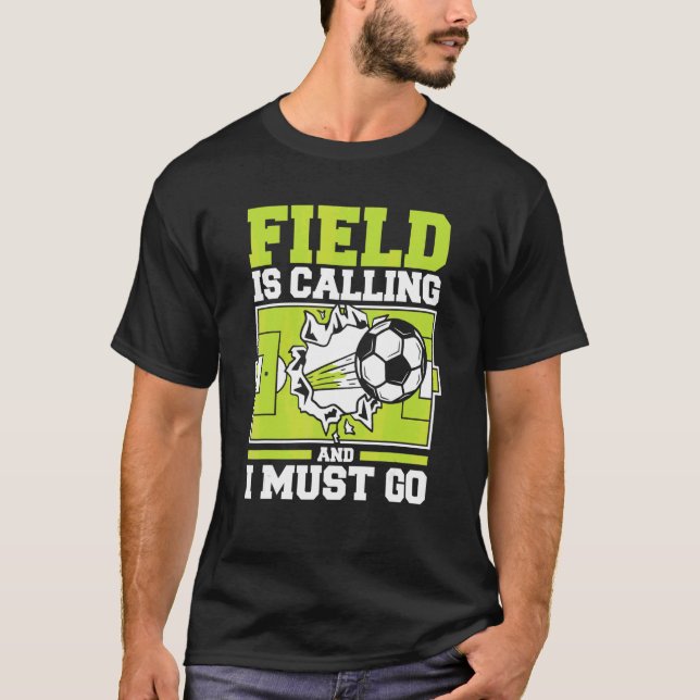 Camiseta O Campo Está Chamando E Eu Devo Ir Futebol Profiss (Frente)
