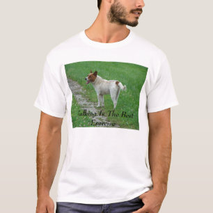 Camiseta O cão na caminhada, andando é o melhor exercíci