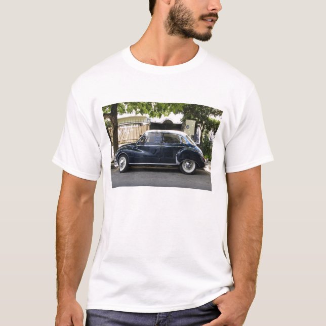Camiseta O carro de Audi era velho, mas muito bem guardado. (Frente)