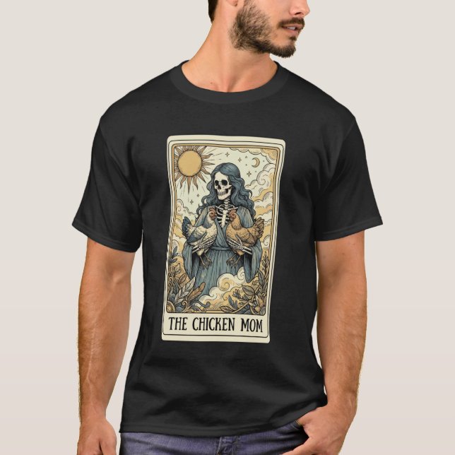 Camiseta O Cartão Tarot da Mãe Frango (Frente)