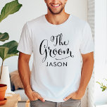 Camiseta O Casamento Personalizado Do Esboço Preto Do Groom<br><div class="desc">A camisa do Groom de Casamento apresenta um moderno roteiro de caligrafia preto,  escrevendo com elegante texto personalizado de nome próprio que você pode personalizar. Veja nossos designs de festas de noiva coordenadora!</div>
