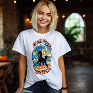 Camiseta O Cavaleiro das Ondas Surfando Poodle Negra