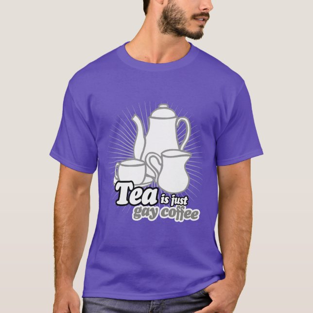CAMISETA O CHÁ É APENAS CAFÉ GAY (Frente)