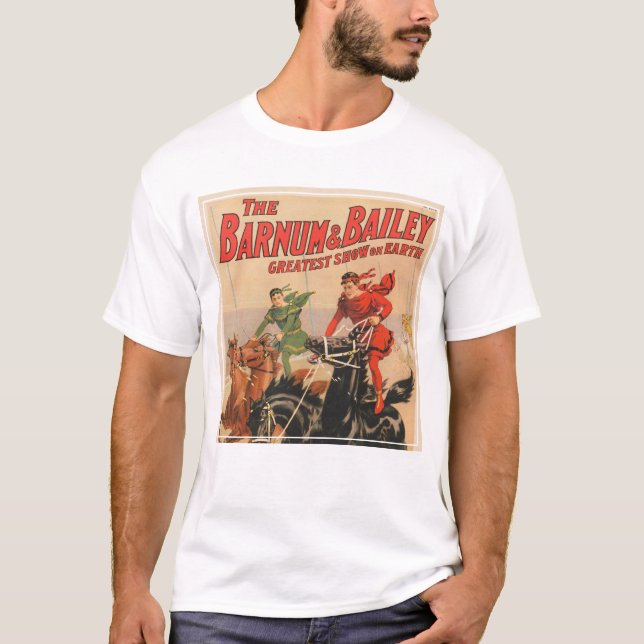 Camiseta O Circo Se Arrasta Com Homens Enrolando Dois Caval (Frente)