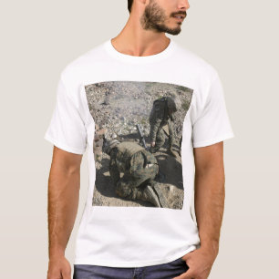 Camiseta O cobrir de Mortarmen suas orelhas e evita seus