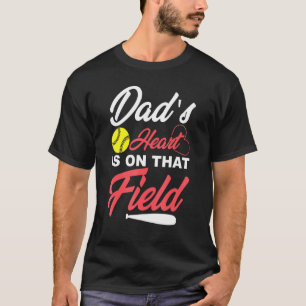 Camiseta O Coração do Pai Está Naquele Campo de Softbol par