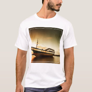 Camiseta O corpo do navio velho Bali, Indonésia