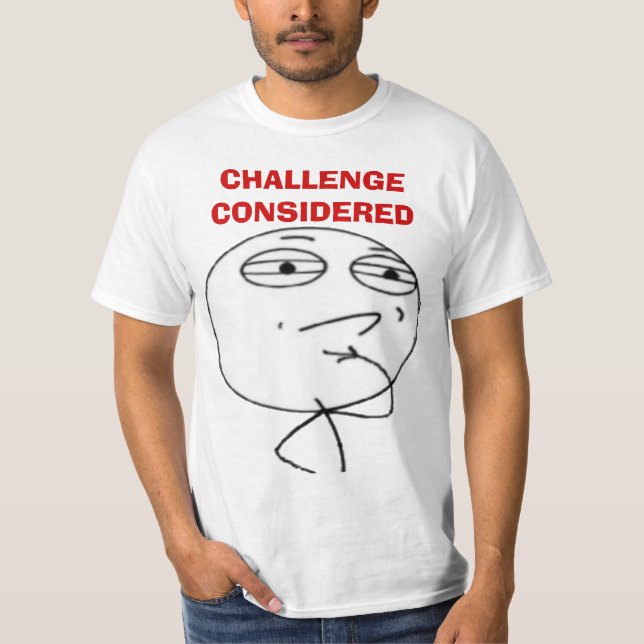 Camiseta O desafio considerou t-shirt da cara do meme do (Frente)
