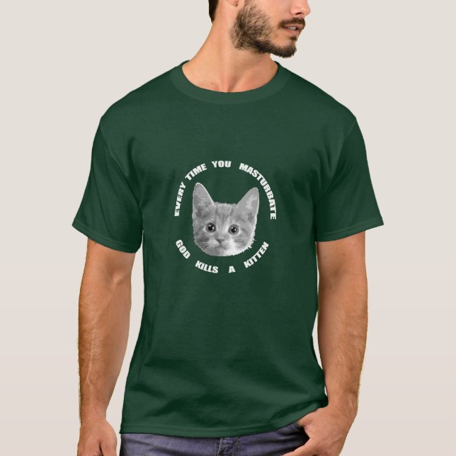 Camiseta O deus mata um gatinho (o texto branco) (Frente)