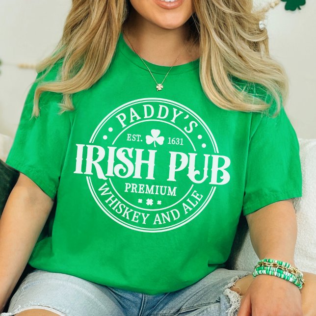 Camiseta O Dia de São Patrício Verde e Branco irlandês Padd (Paddy's Irish Pub Green And White St Patrick's Day T-Shirt)