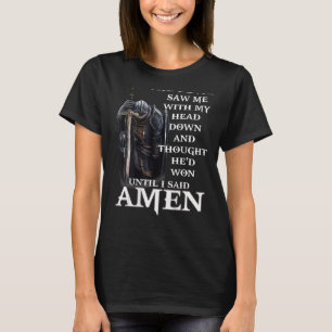 Camiseta O diabo me viu com a cabeça baixa e pensou   O