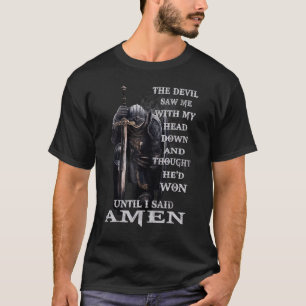 Camiseta O Diabo Me Viu Com a Cabeça Baixa Pensou Que Tinha